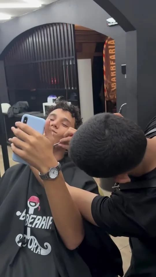 Pede desculpa pro teu barbeiro